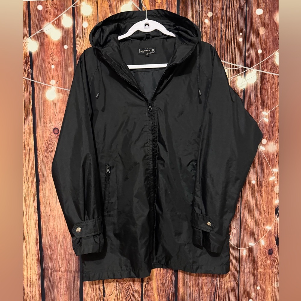 Momentum Ladies Black Lightweight Rain Jacket / Windbreaker M